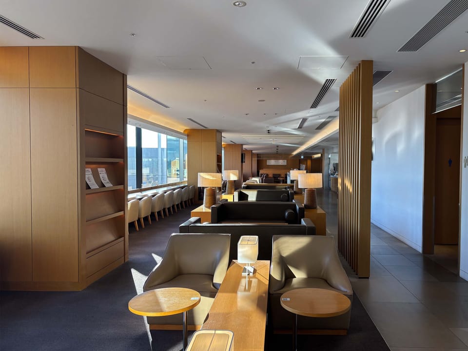 Japan Airlines Sakura Lounge (International) – Tokyo Narita Airport (NRT), Terminal 2 – seating area