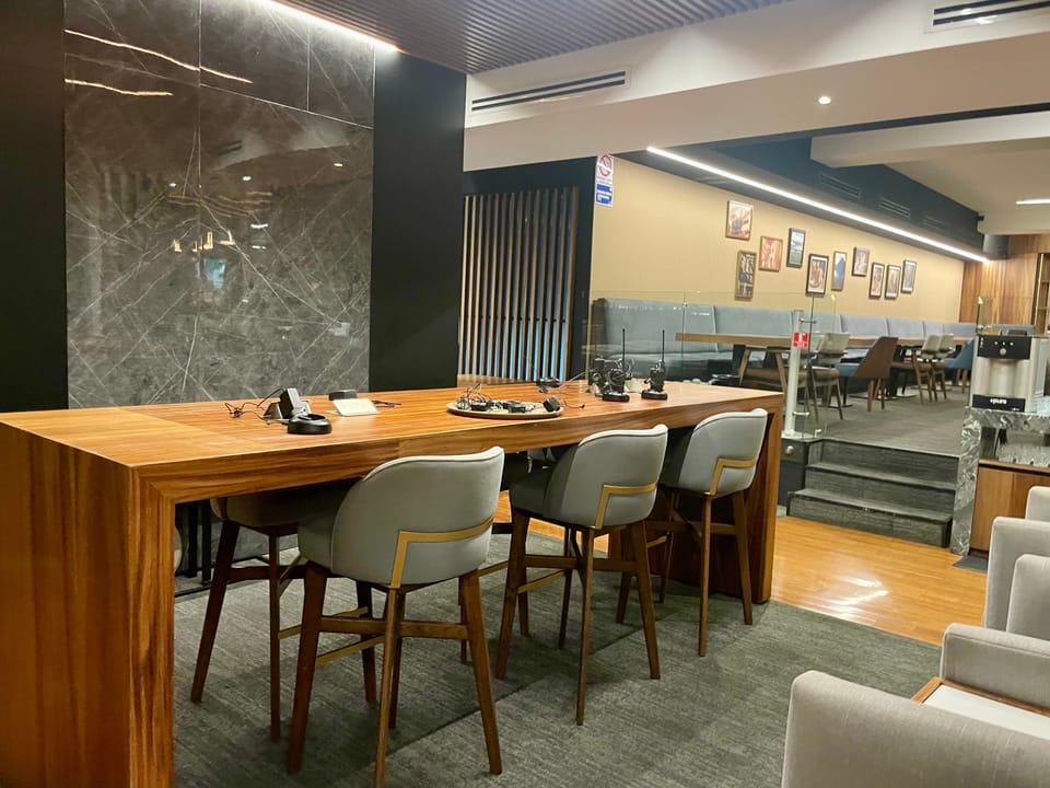 Salon Los Anejos - Casa del Ron – Guatemala City Airport (GUA), Terminal 1 – lounge interior