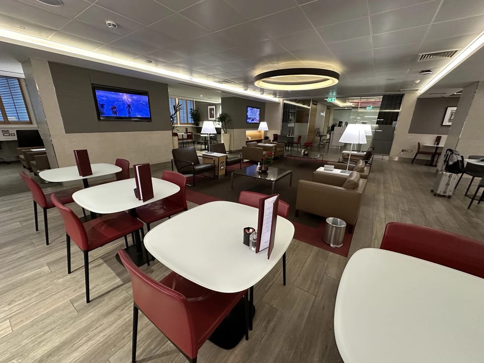 American Airlines Arrivals Lounge – Heathrow Airport (LHR), Terminal 3 – lounge interior
