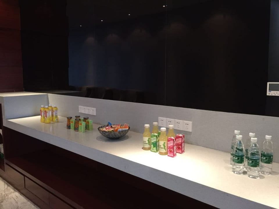 First Class Lounge – Hengyang City Airport (HNY), Main Terminal – food and drinks