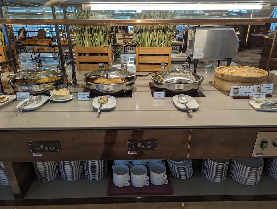 THAI Royal Orchid Prestige Lounge – Bangkok Suvarnabhumi Airport (BKK), Main Terminal – dining area