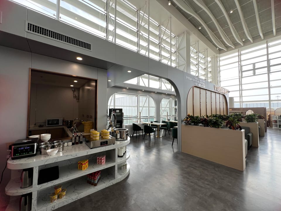 V18 VIP lounge (T2 domestic) – Wuhan Tianhe Airport (WUH), Terminal 2 – lounge interior