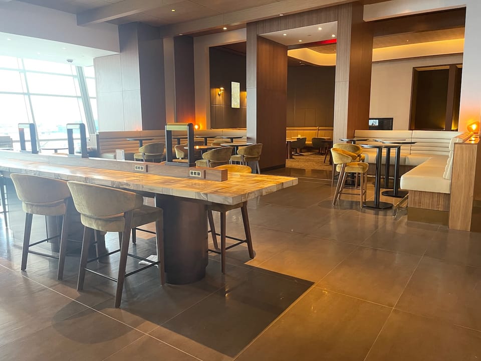 Soho Lounge – John F. Kennedy Airport (JFK), Terminal 8 – seating area
