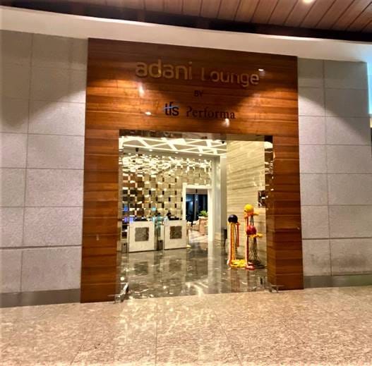 Adani Lounge (Terminal 2 Domestic) – Mumbai Airport (BOM), Terminal 2 – reception and entrance