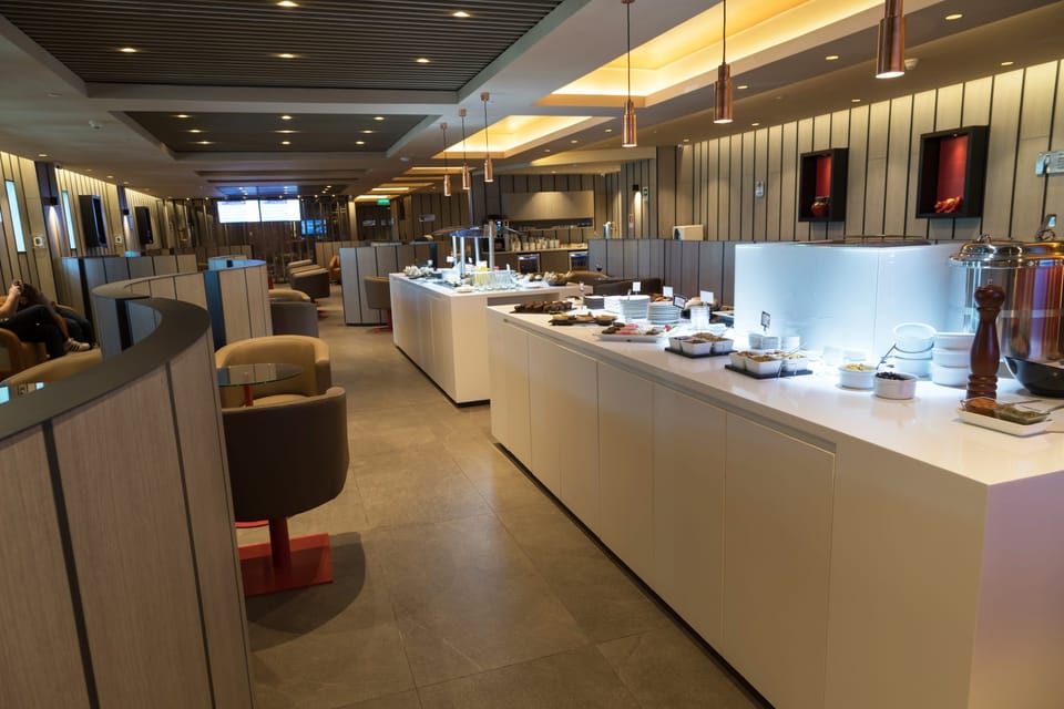 Primeclass Andes Lounge – Santiago Airport (SCL) – dining area