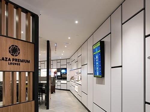 Plaza Premium Lounge (US Transborder, Terminal 3) – Toronto Pearson Airport (YYZ), Terminal 3 – reception and entrance