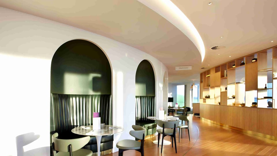 Plaza Premium Lounge – Gatwick Airport (LGW), North Terminal – seating area