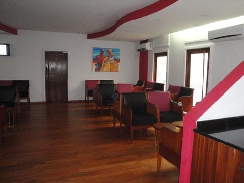 Club Market VIP Lounge – Douala Airport (DLA), Club Market VIP Lounge