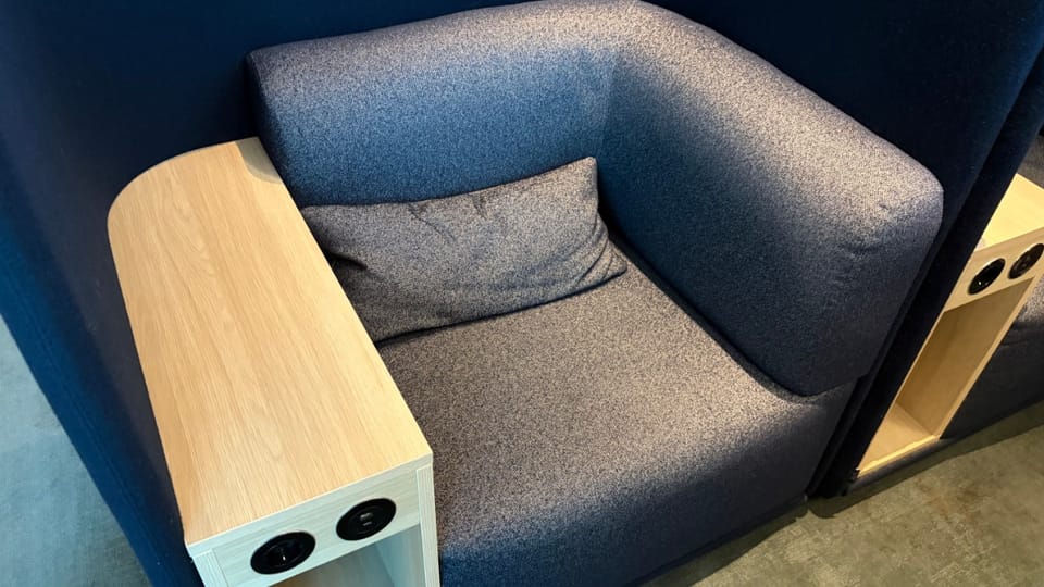 Platinum corner (Schengen area) – Helsinki Airport (HEL), intra- Schengen departures – seating area