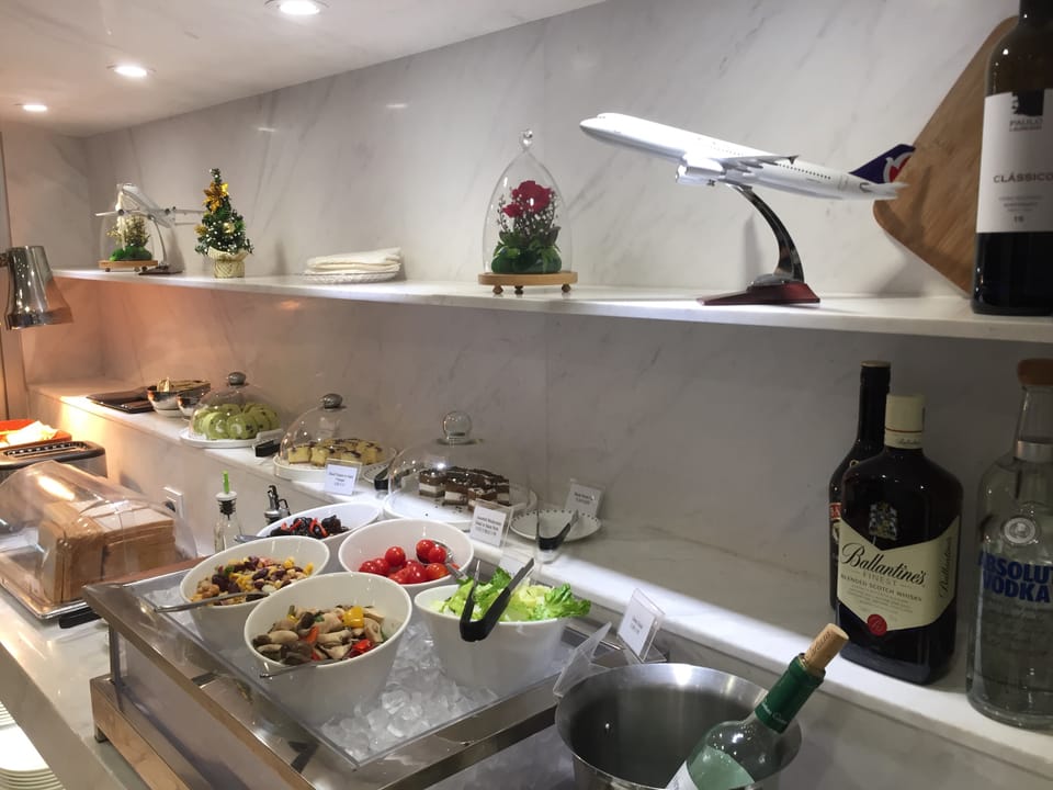 Air Macau Lounge – Macau Airport (MFM) – dining area