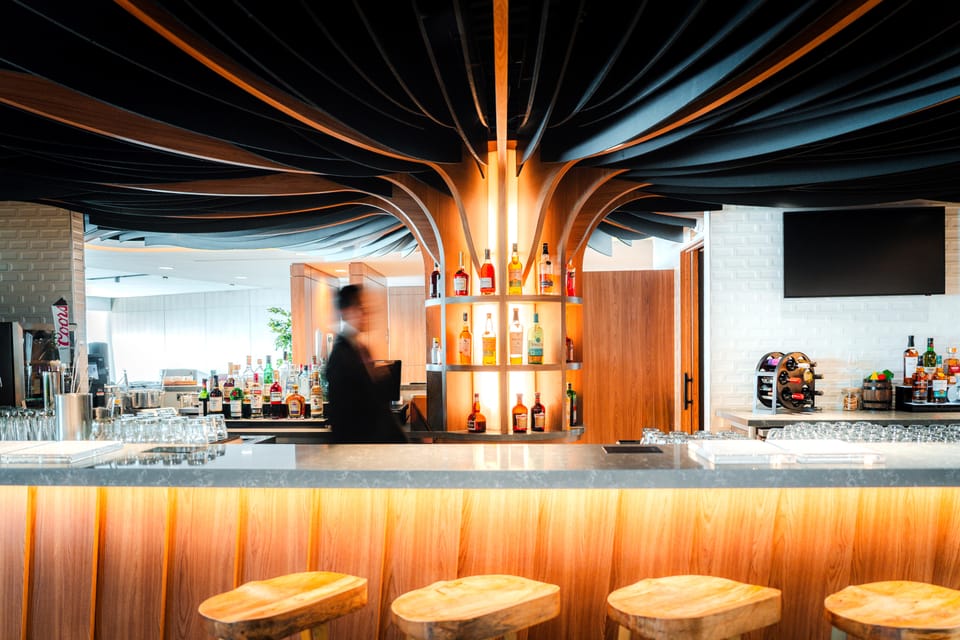 Plaza Premium Lounge (International, Terminal 3) – Toronto Pearson Airport (YYZ), Terminal 3 – bar