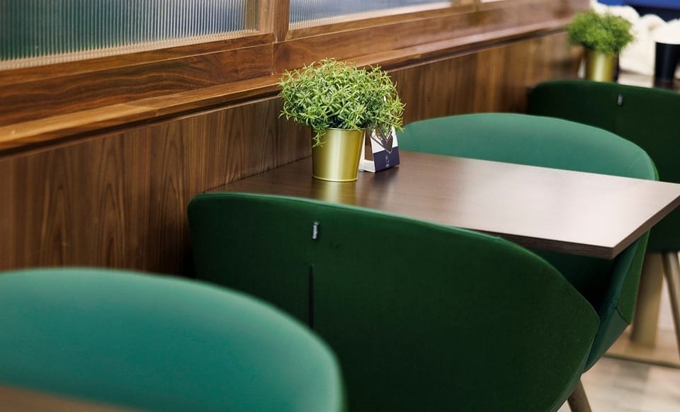 The Liffey Lounge – Dublin Airport (DUB), Terminal 2 – seating area