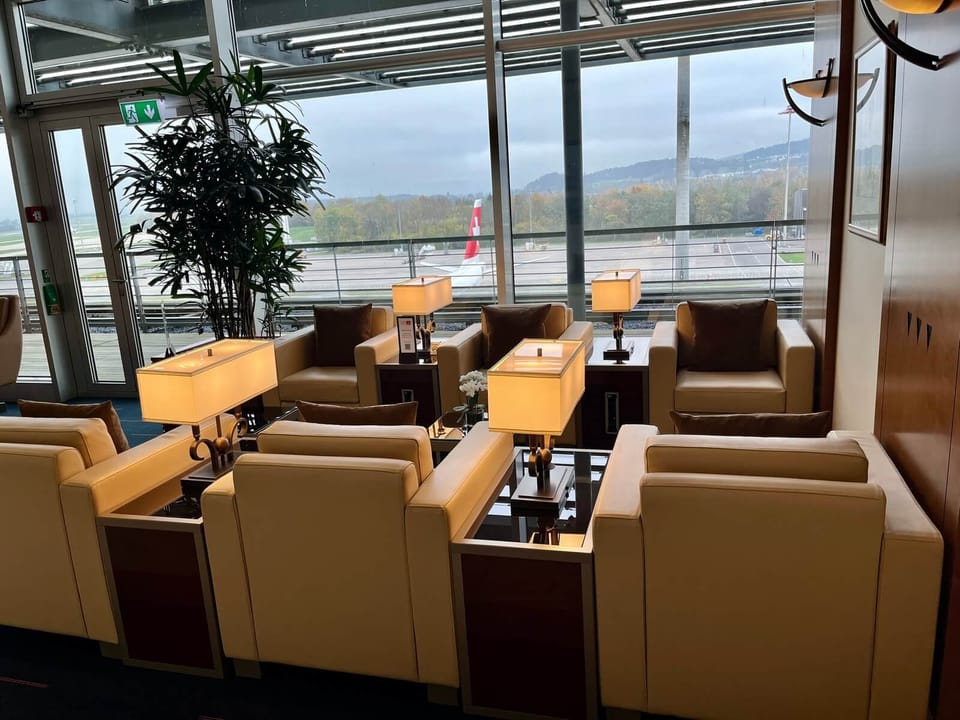 Emirates Lounge – Zurich Airport (ZRH), Gates E – seating area