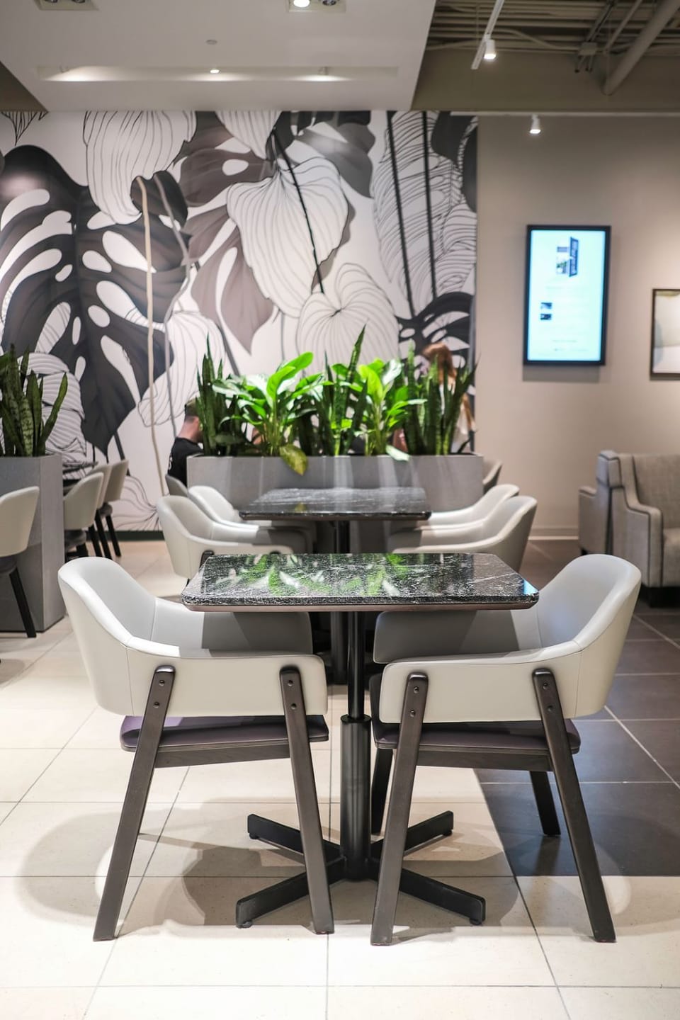 Desjardins Odyssey Lounge - Plaza Premium Lounge – Montreal Trudeau Airport (YUL), Main Terminal – seating area