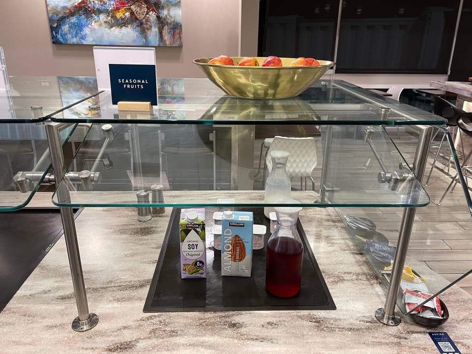 Aspire Lounge – Ontario Airport (ONT), Terminal 2 – dining area