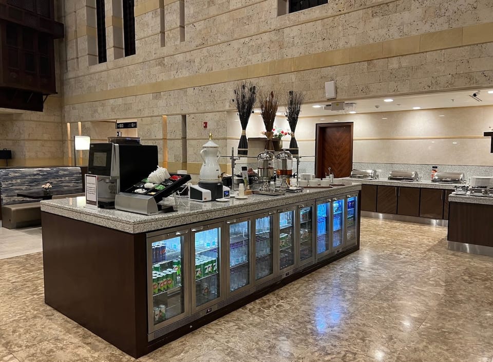 Aerotel Lobby Lounge – Jeddah Airport (JED), Terminal 1 – dining area