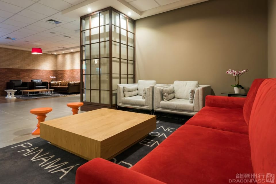 Tryp Gru Airport – São Paulo Guarulhos Airport (GRU), Terminal 3 – seating area