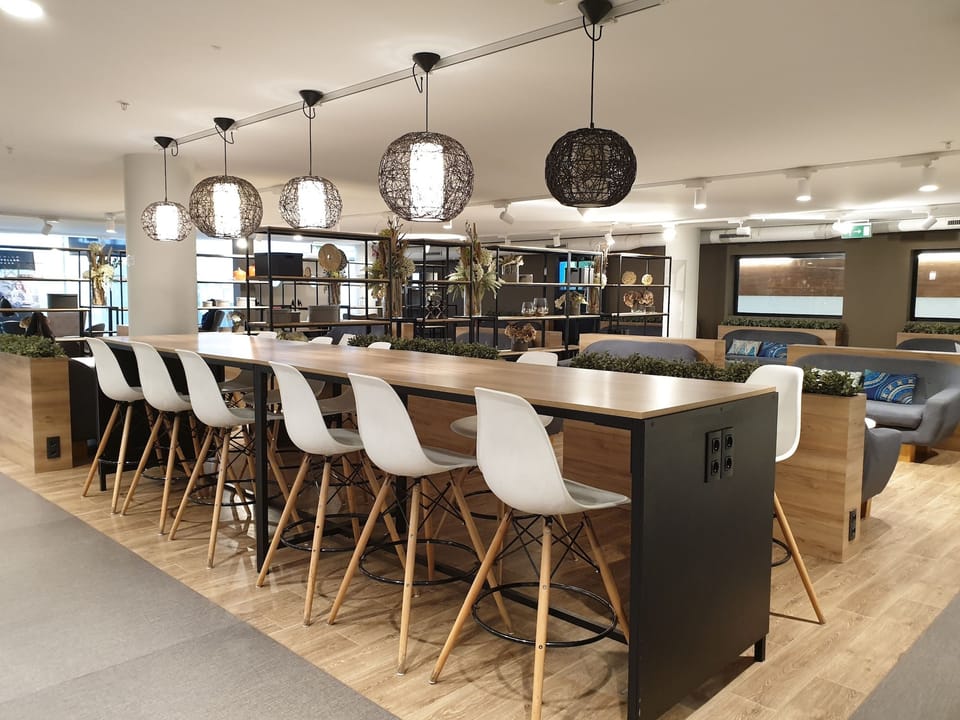 Premium Traveller – Paris Orly Airport (ORY), Terminal 1 – lounge interior
