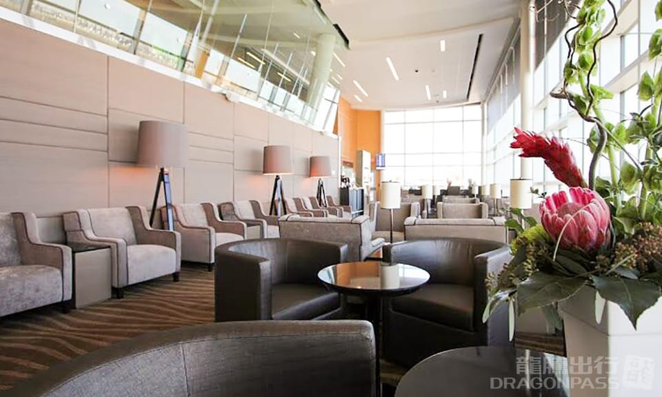 Plaza Premium Lounge (US Transborder) – Edmonton Airport (YEG), Main Terminal – seating area