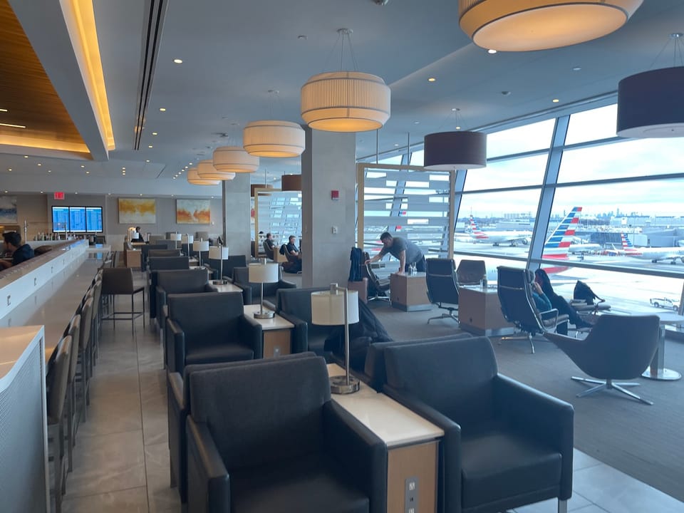 Greenwich Lounge – John F. Kennedy Airport (JFK), Terminal 8 – seating area