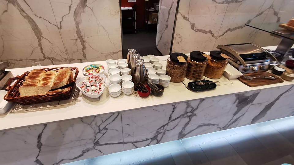 Qantas Club – Brisbane Airport (BNE), Domestic – dining area