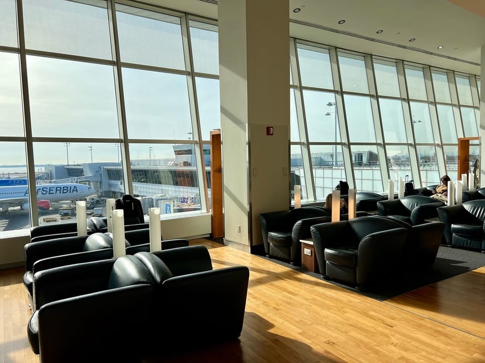 Lufthansa Senator Lounge – John F. Kennedy Airport (JFK), Terminal 1 – seating area