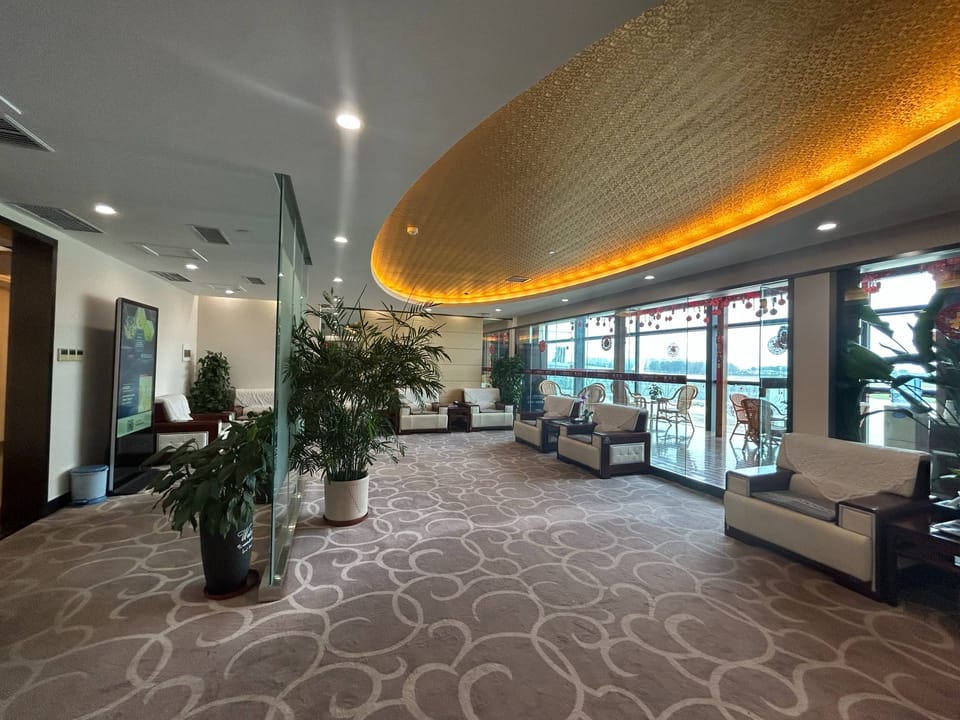 South Airlines First Class and Business Class Pearl Member Lounge – Nanyang Airport (NNY), Main Terminal – seating area