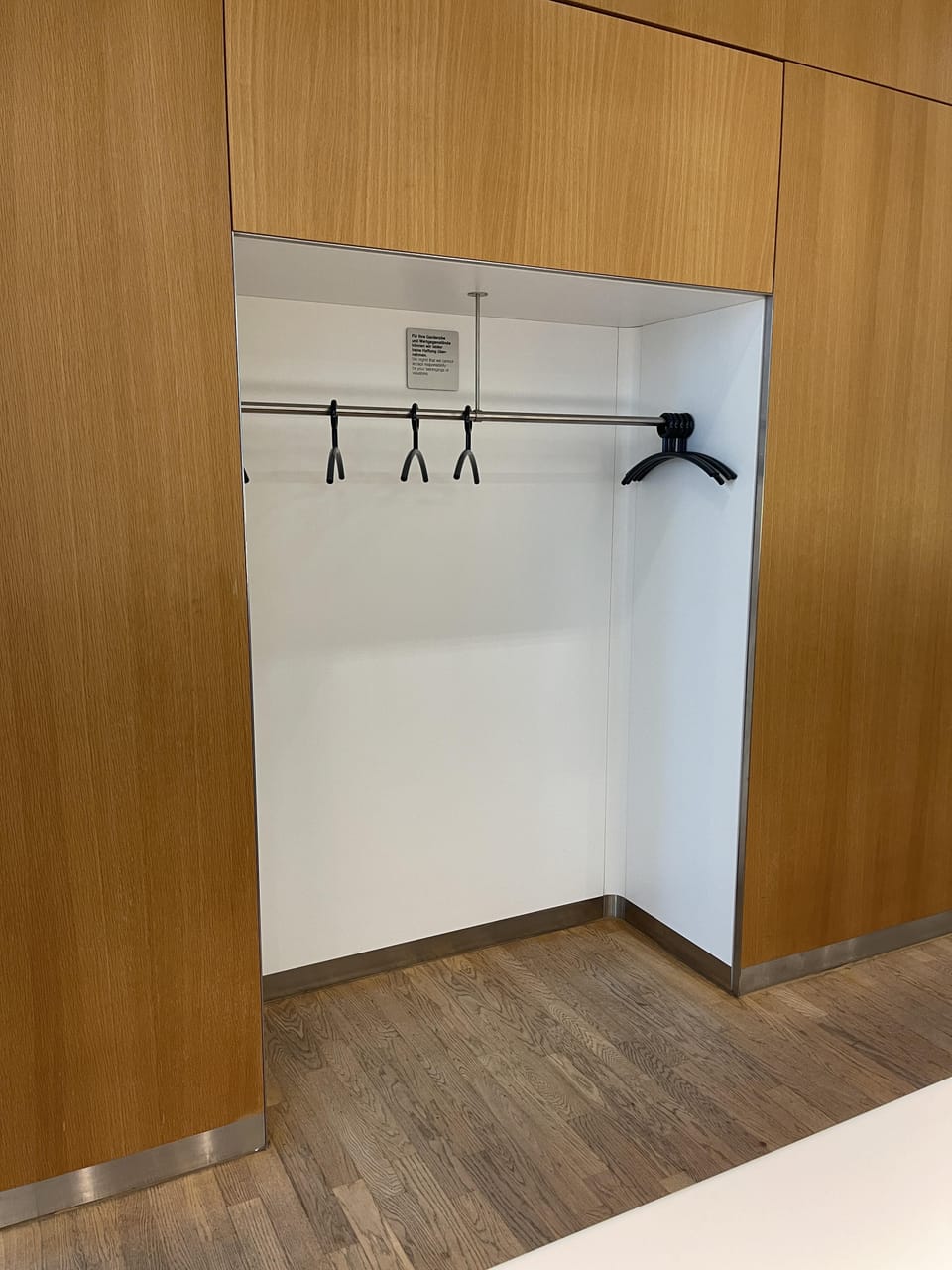 Lufthansa Senator Lounge Z50 – Frankfurt Airport (FRA), Terminal 1, Concourse Z - Non-Schengen – lounge interior
