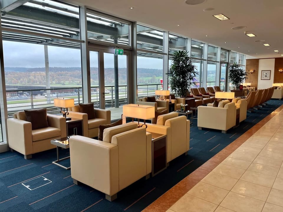 Emirates Lounge – Zurich Airport (ZRH), Gates E – seating area