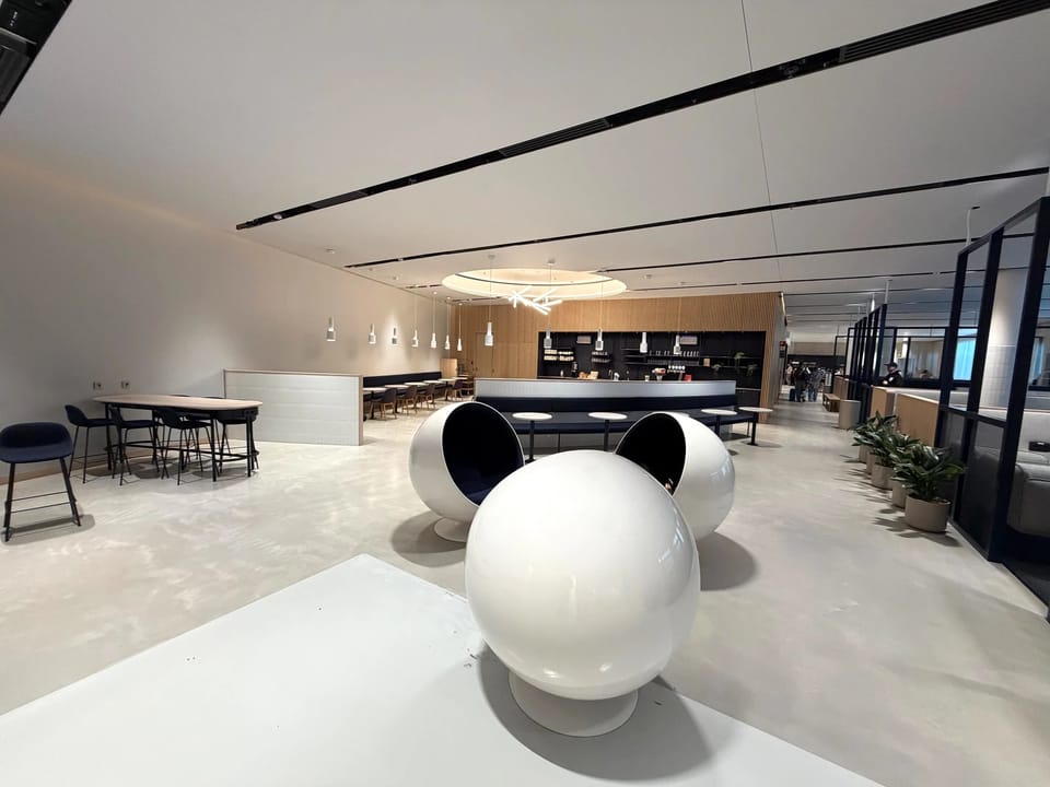 Finnair Business Lounge (Non Schengen area) – Helsinki Airport (HEL), non Schengen departures – lounge interior