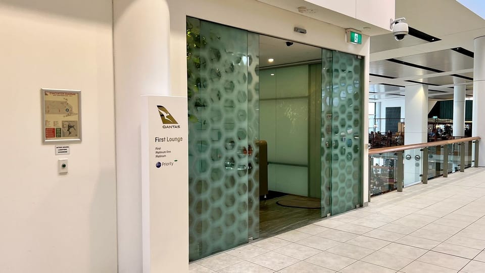 Qantas International First Lounge – Sydney Airport (SYD), Terminal 1 – reception and entrance