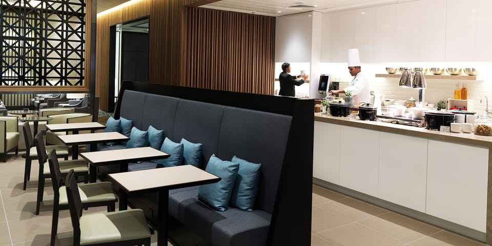 Plaza Premium Lounge (Terminal 2) – Heathrow Airport (LHR), Terminal 2 – dining room