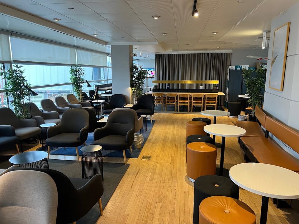 SAS Lounge – Chicago O'Hare Airport (ORD) – lounge interior