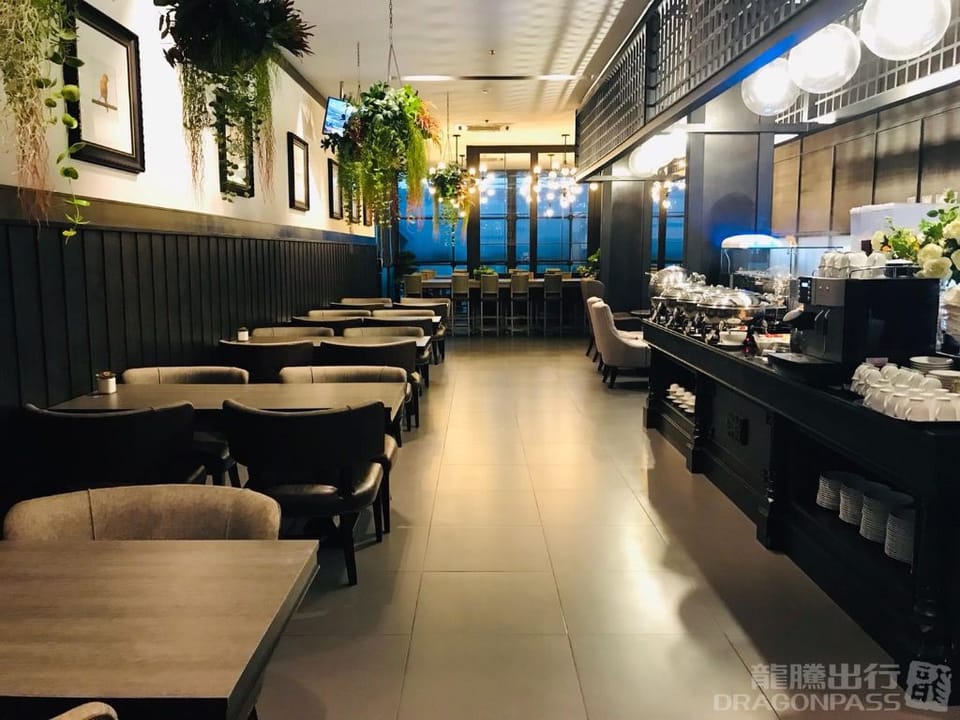 The Coral Finest Business Class Lounge (Vista) – Phuket Airport (HKT), International Terminal – dining room