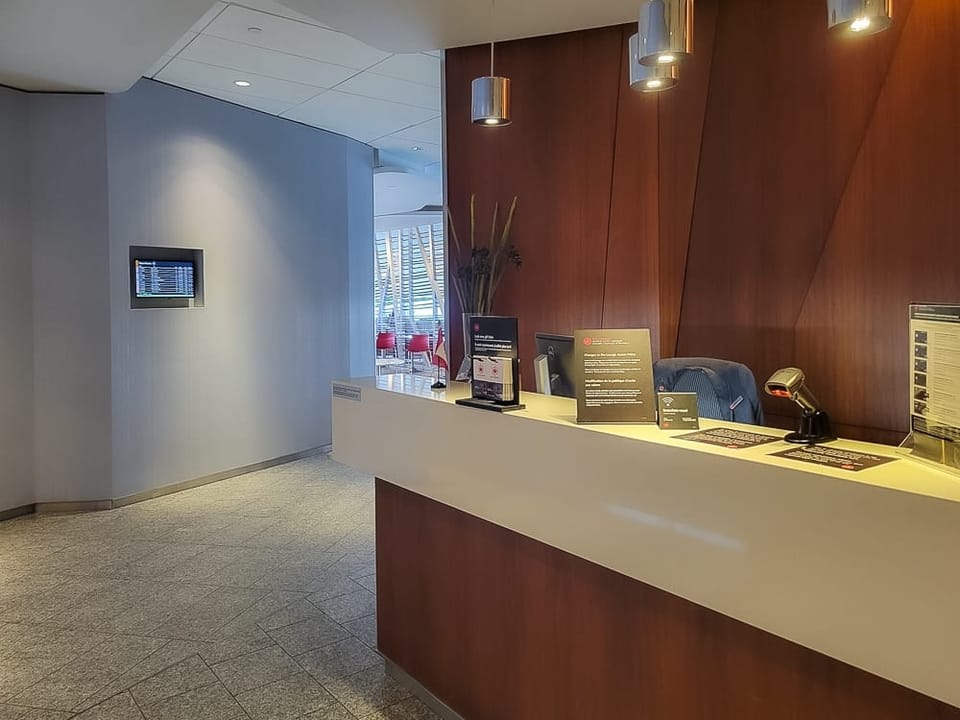 Air Canada Maple Leaf Lounge – Ottawa Airport (YOW)