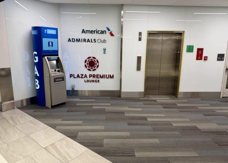 American Airlines Admirals Club – Toronto Pearson Airport (YYZ), Terminal 3