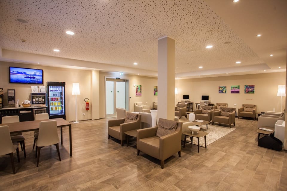 Sala Calligaris – Trieste Airport (TRS), Main Terminal – lounge interior