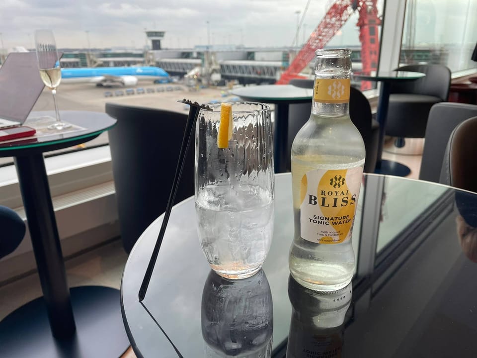 oneworld Lounge (Lounge No.40) – Amsterdam Schiphol Airport (AMS) – bar