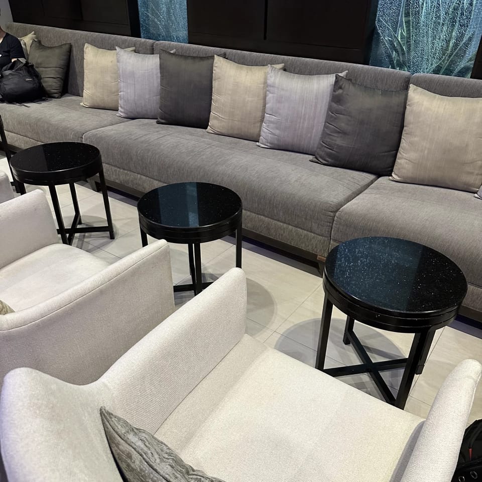 Oman Air First and Business Class Lounge – Bangkok Suvarnabhumi Airport (BKK), Main Terminal – lounge interior