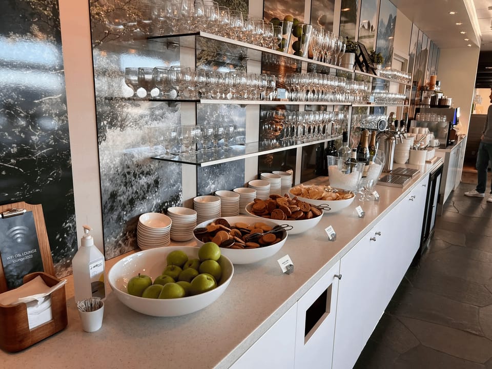 OSL Lounge (International Terminal) – Oslo Airport (OSL), International Terminal – dining area