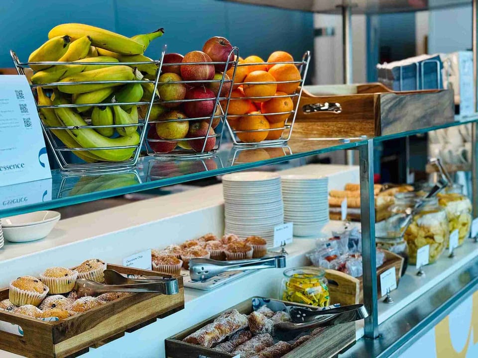 Escape Lounge – London Stansted (STN), Main Terminal – food and drinks