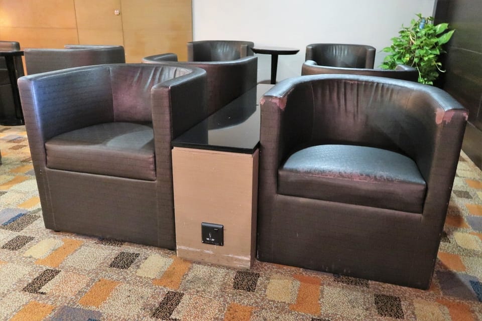 Leeli Lounge – Malé Airport (MLE) – seating area