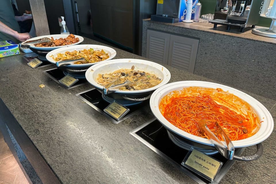 Asiana Business Suite Lounge – Seoul Incheon Airport (ICN), Terminal 1 – dining area