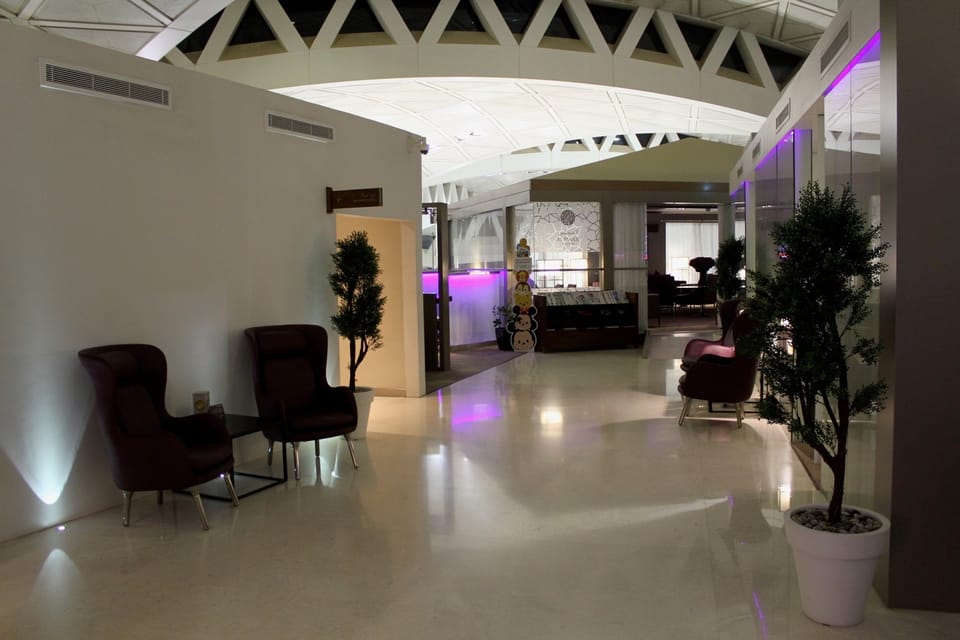 Saudia Alfursan Golden First Class Lounge – Riyadh Airport (RUH) – lounge interior