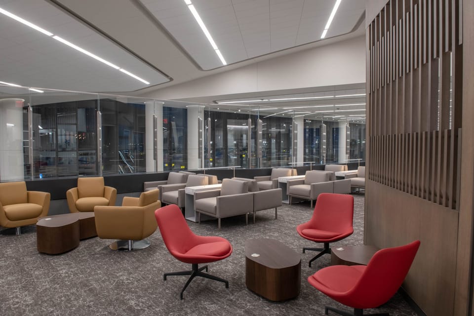 Air Canada Maple Leaf Lounge – LaGuardia Airport (LGA), Terminal B