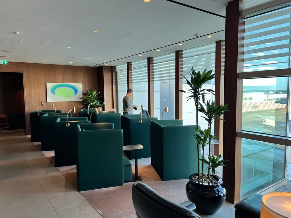 Cathay Pacific Business Class Lounge – Heathrow Airport (LHR), Terminal 3 – seating area