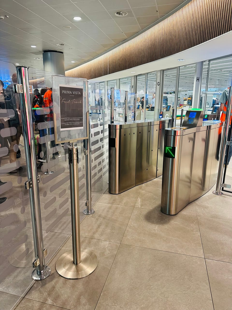 Prima Vista Lounge – Bologna Airport (BLQ), Main Terminal – reception and entrance
