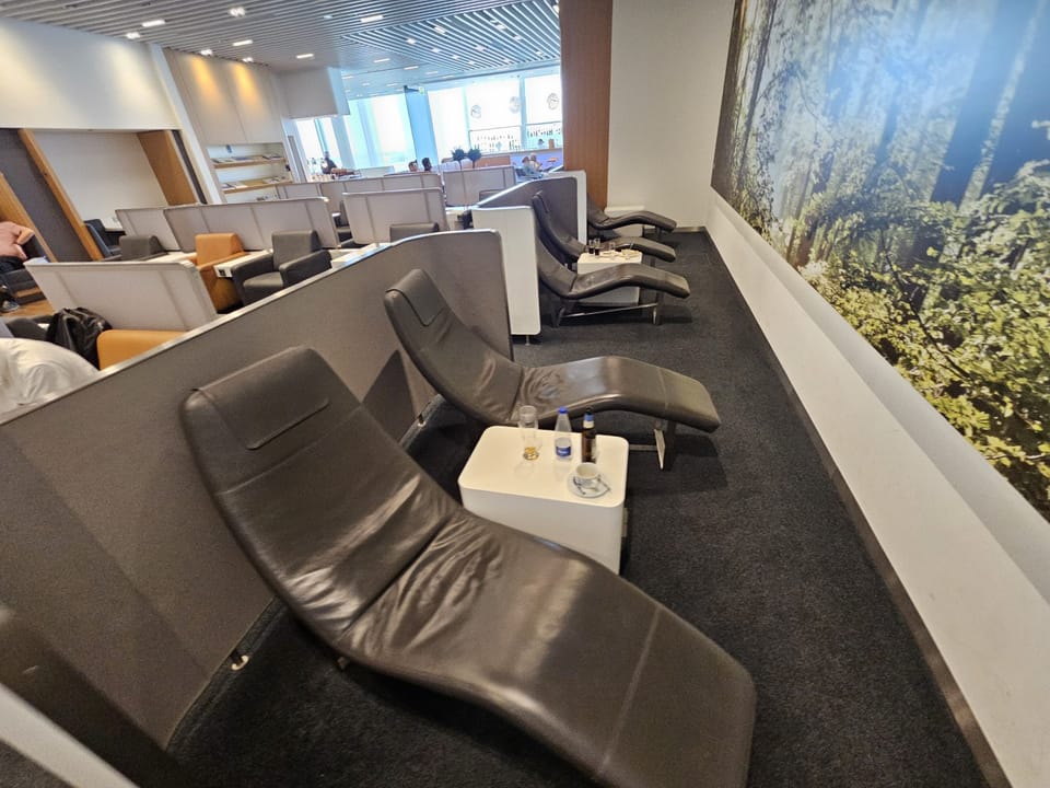 Lufthansa Business Lounge Muc T2 Satellite Non – Munich Airport (MUC) – seating area