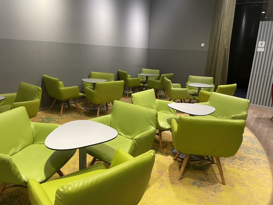 Austrian Lounge Vie Gates G Non Schengen Temporary – Vienna Airport (VIE) – lounge interior