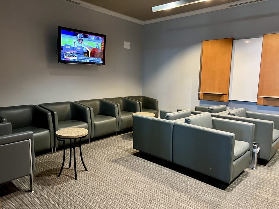 American Airlines Admirals Club – Austin Airport (AUS), Barbara Jordan Terminal – seating area
